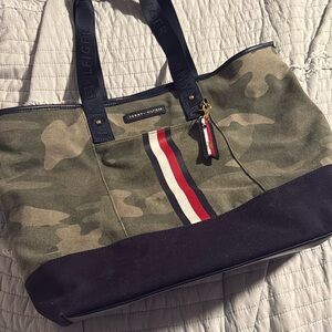 Tommy Hilfiger Camo Tote